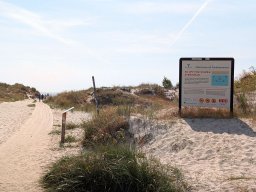 Der Strand und die Ostsee kommt in Sicht.