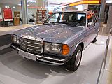 Mercedes-Benz 300 TD Turbodiesel von 1980, Schloss-Arkaden Braunschweig, 28.03.2011