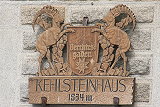 Schild mit Höhenangabe am Kehlsteinhaus